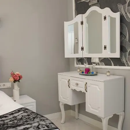 Little Palace Blue 2*