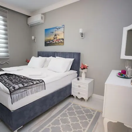 Little Palace Blue 2*