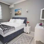 Little Palace Blue 2*