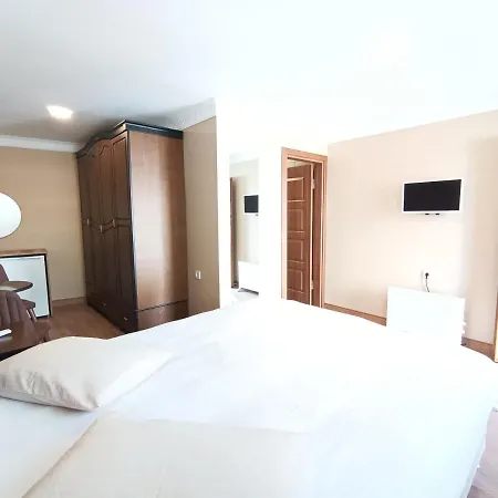 Little Palace Blue Hotell