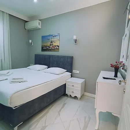 Little Palace Blue Hotell 2*