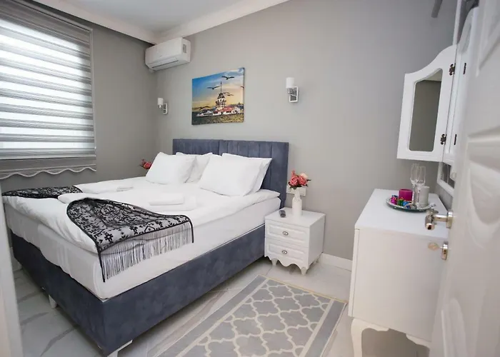 Little Palace Blue 2*