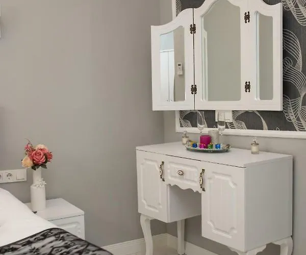 Little Palace Blue 2*