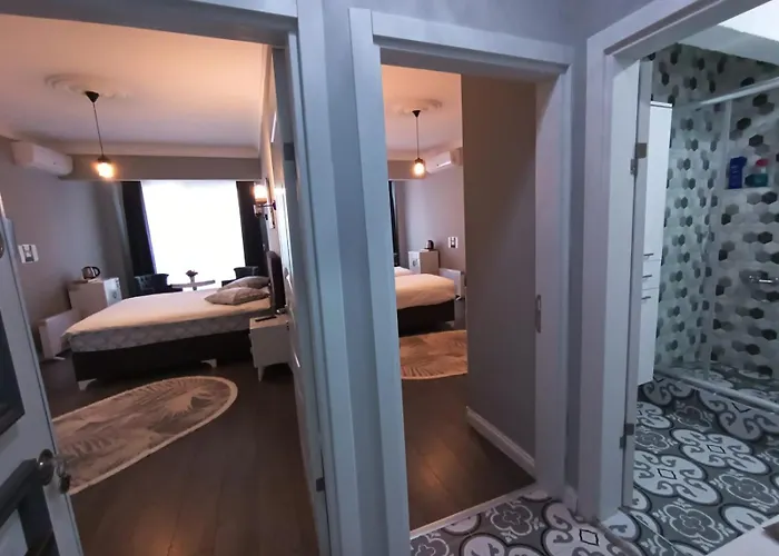 Little Palace Blue 2*