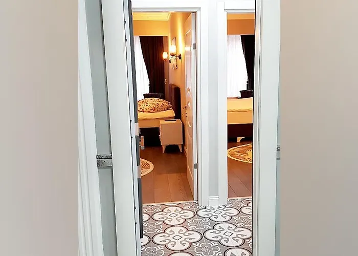 Little Palace Blue 2*