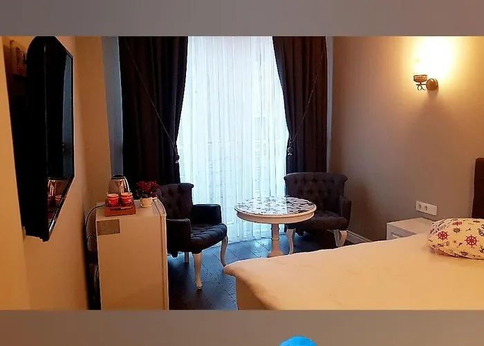 Little Palace Blue 2*